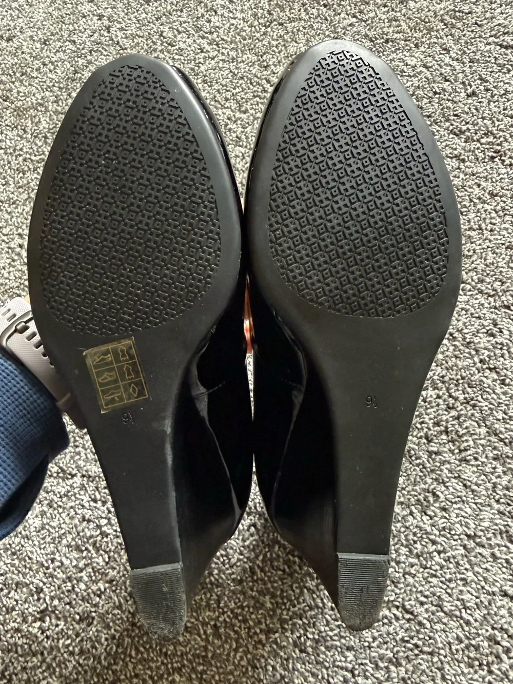 Tory Burch Jade Patent Leather Peep Toe Wedges size 9.5 black